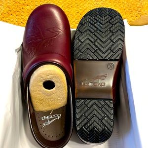 Dansko Brand New Size 37!! Color on box -Wine!!